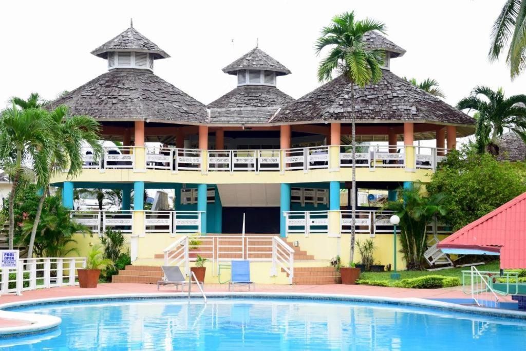 Mystic Ridge Apt 2 Plus 6 Ocho Rios Eksteriør billede